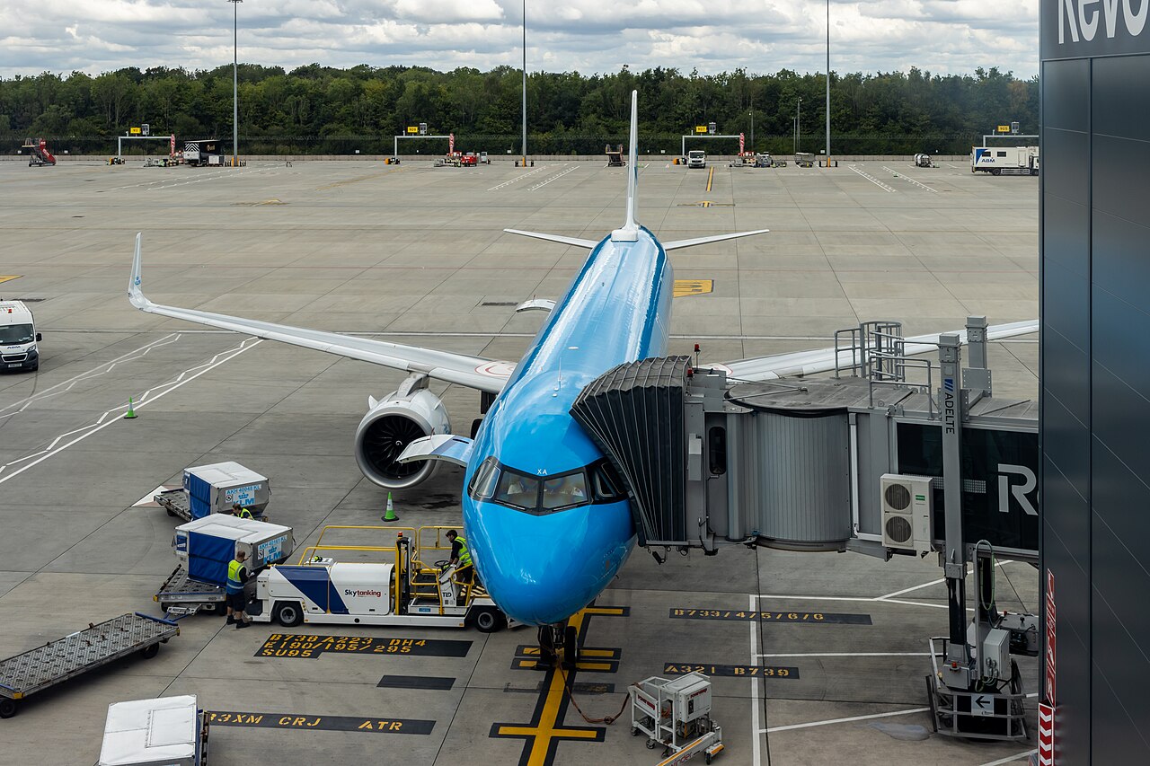 Airbus A321neo al gate