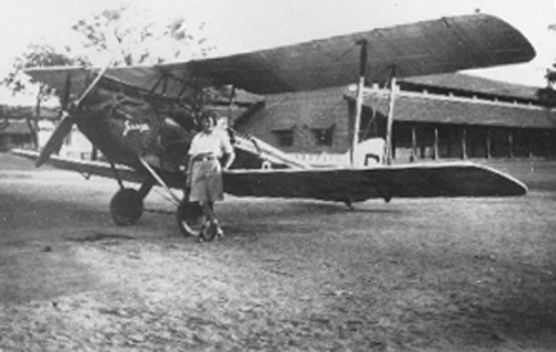 Amy Johnson with Jason during the flight. Her training as a ground engineer let her carry out her own repairs along the route.