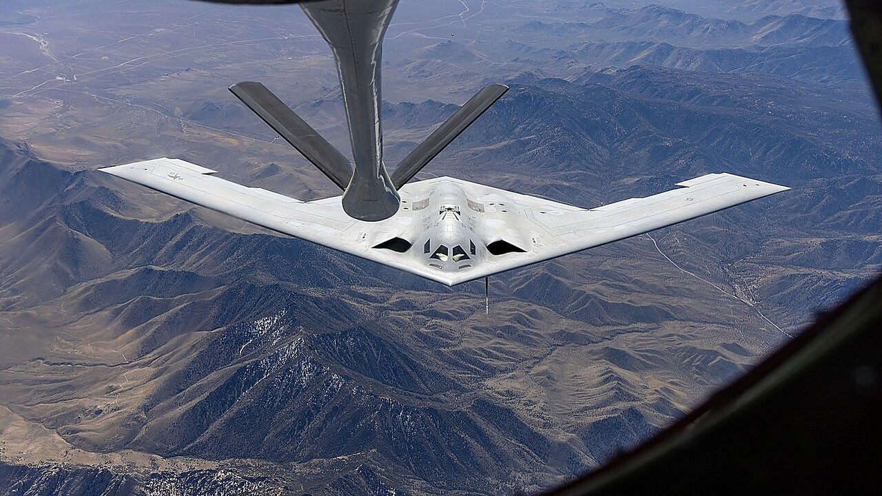 B-21 Raider KC-135 Luftbetankung Edwards