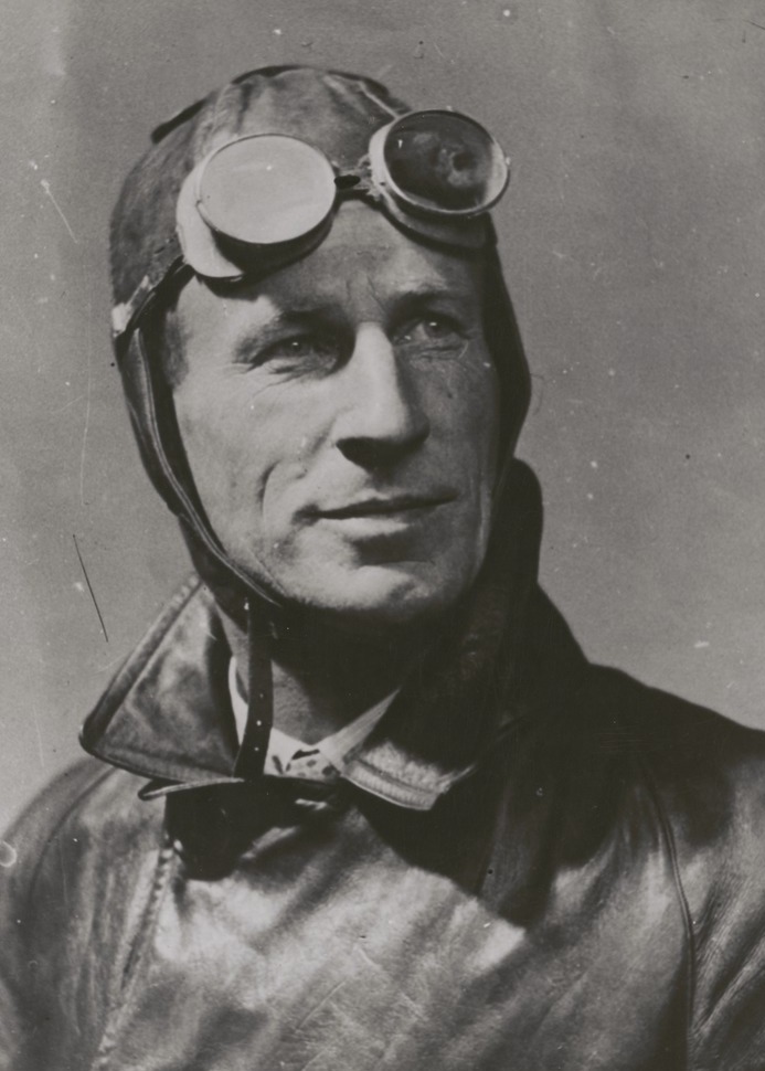 Sir Charles Kingsford Smith, intorno al 1930. Per gli australiani era semplicemente "Smithy".“