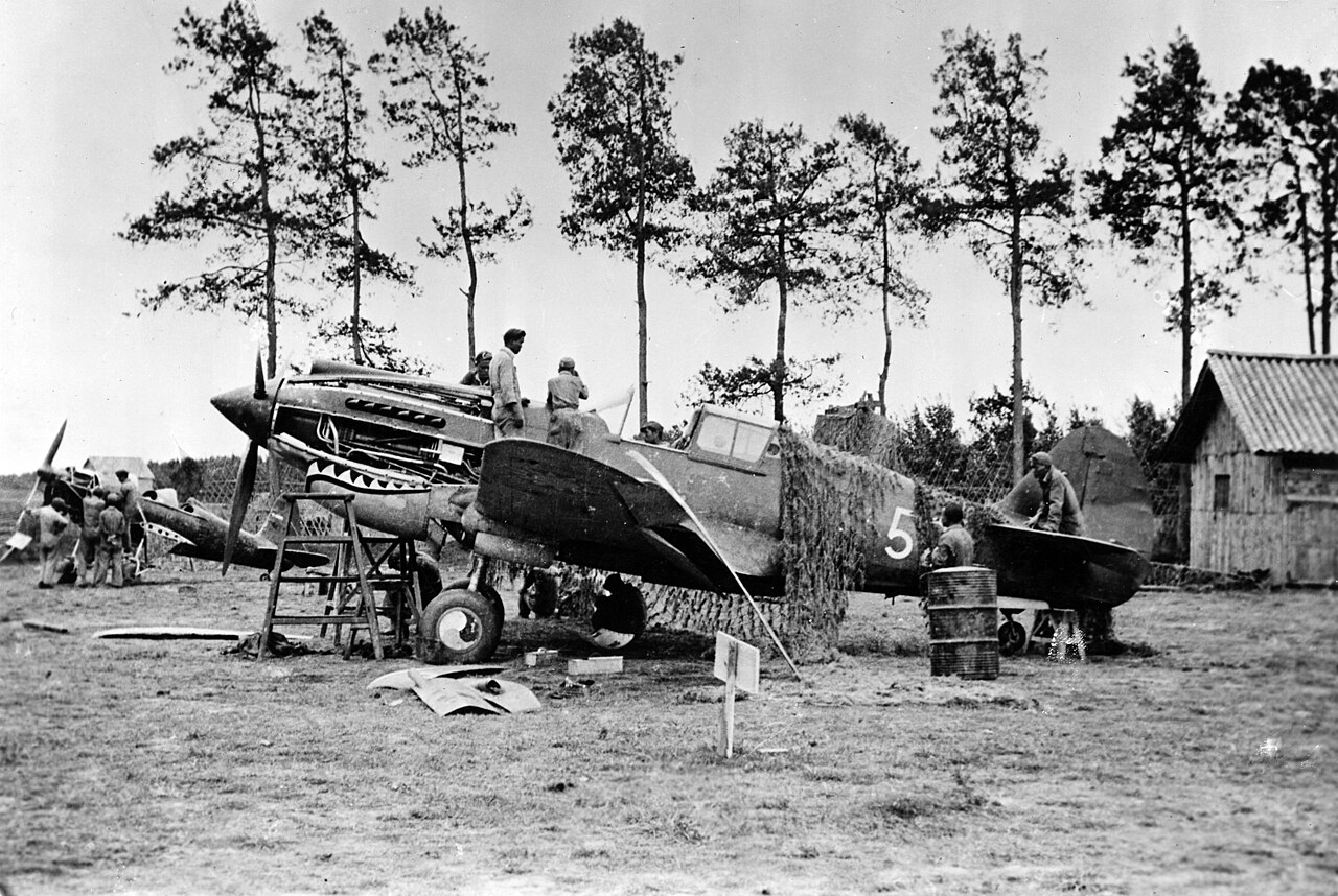 curtiss-p-40-flying-tigers-avg-kunming-china