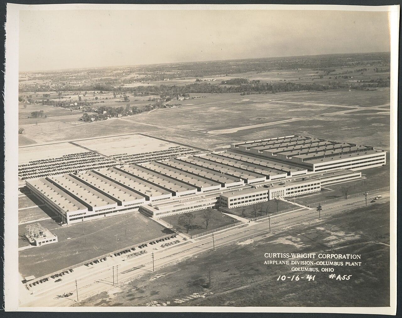 Veduta aerea dello stabilimento della divisione aeronautica della Curtiss-Wright a Columbus, Ohio, ottobre 1941.
