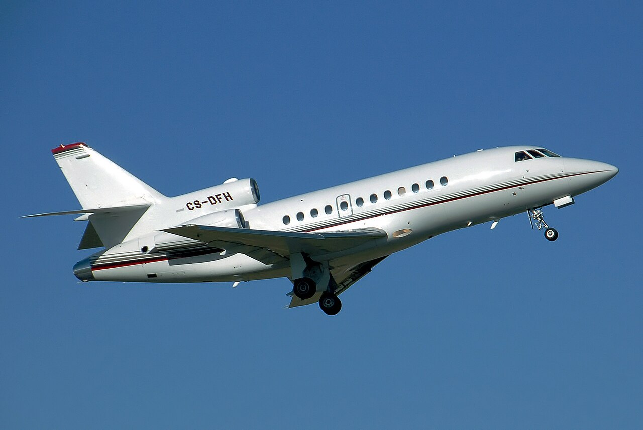 dassault-falcon-familia-trijet-aviación-empresarial Un avión de negocios trimotor Dassault Falcon: la familia Falcon ha definido la aviación ejecutiva francesa durante décadas.