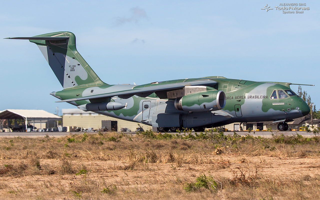 Aereo da trasporto Embraer C-390 Millennium in volo