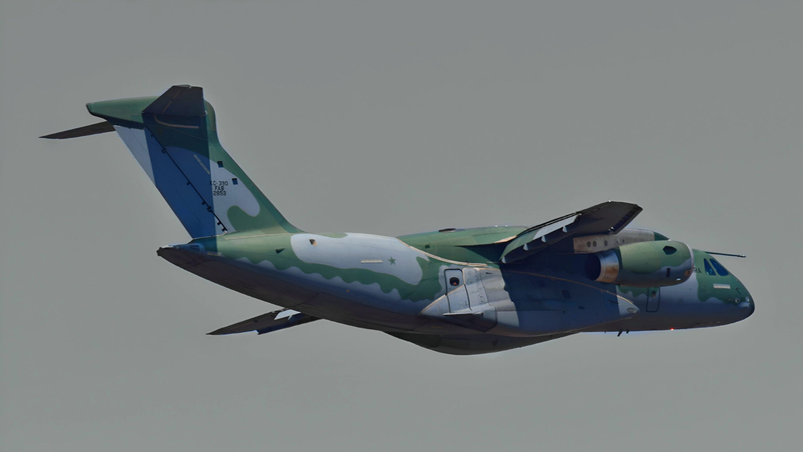 Embraer-KC-390 Millennium Military Transport Aereo da trasporto militare Embraer KC-390 Millennium in volo