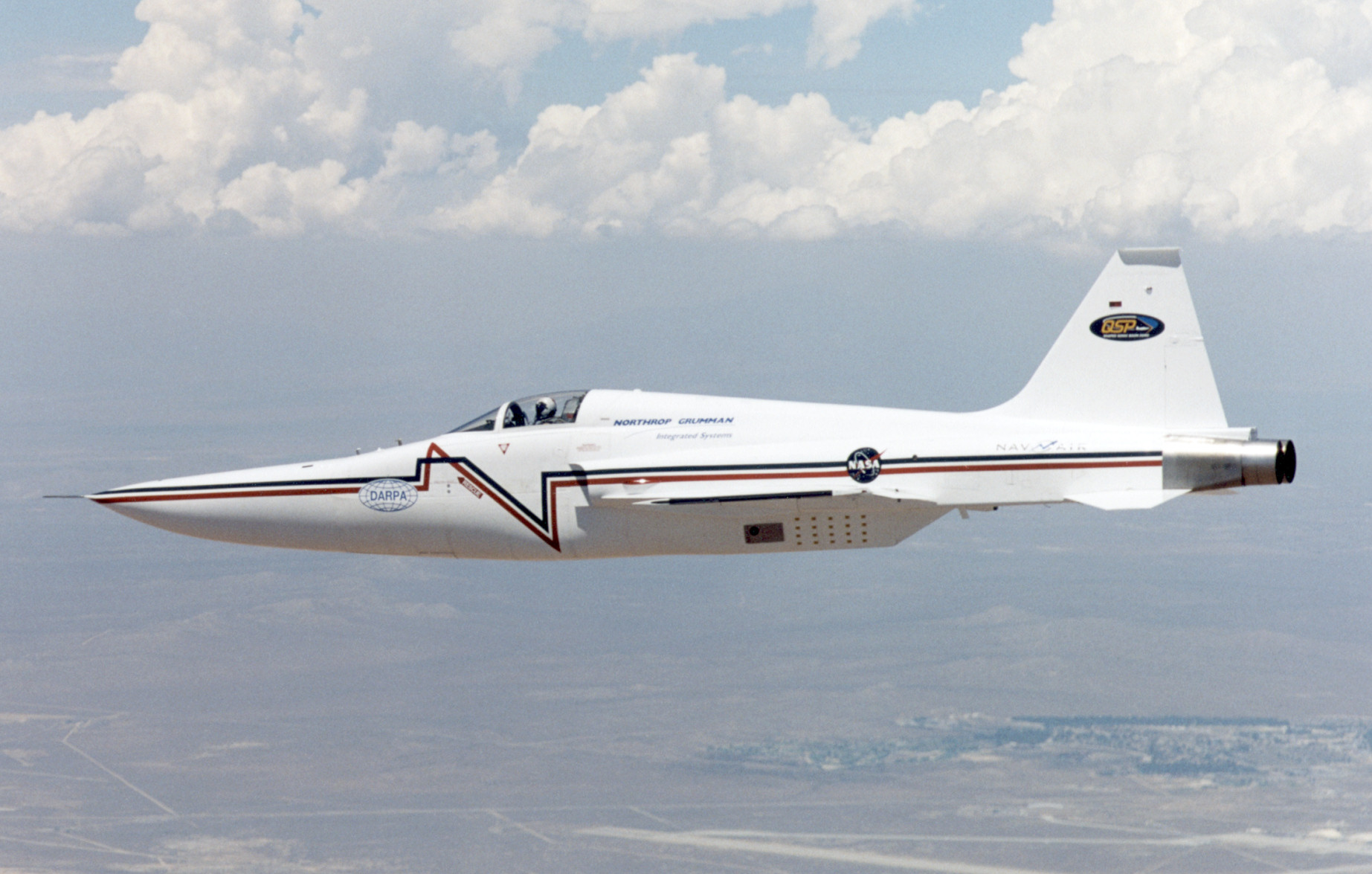 Avion de démonstration de bang sonique en forme de F-5E de la NASA avec nez modifié