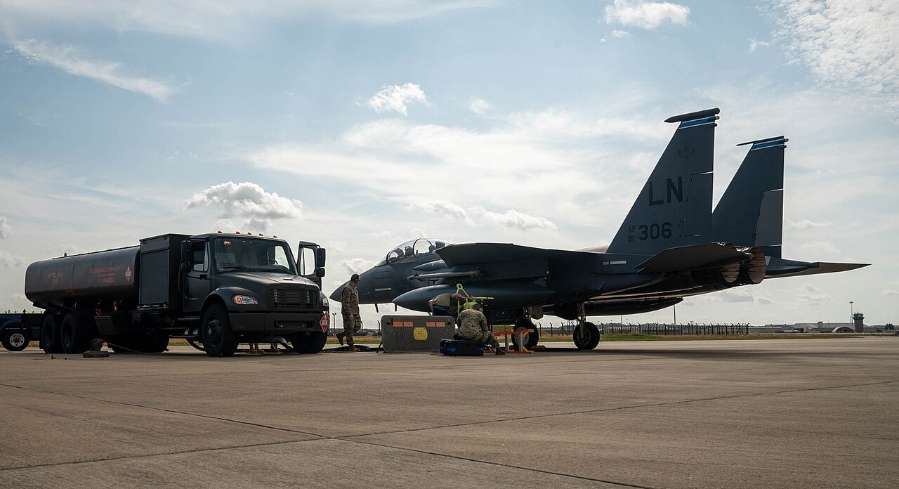 U.S. Airmen demonstrate fueling procedures on F-15E Strike Eagles at RAF Lakenheath