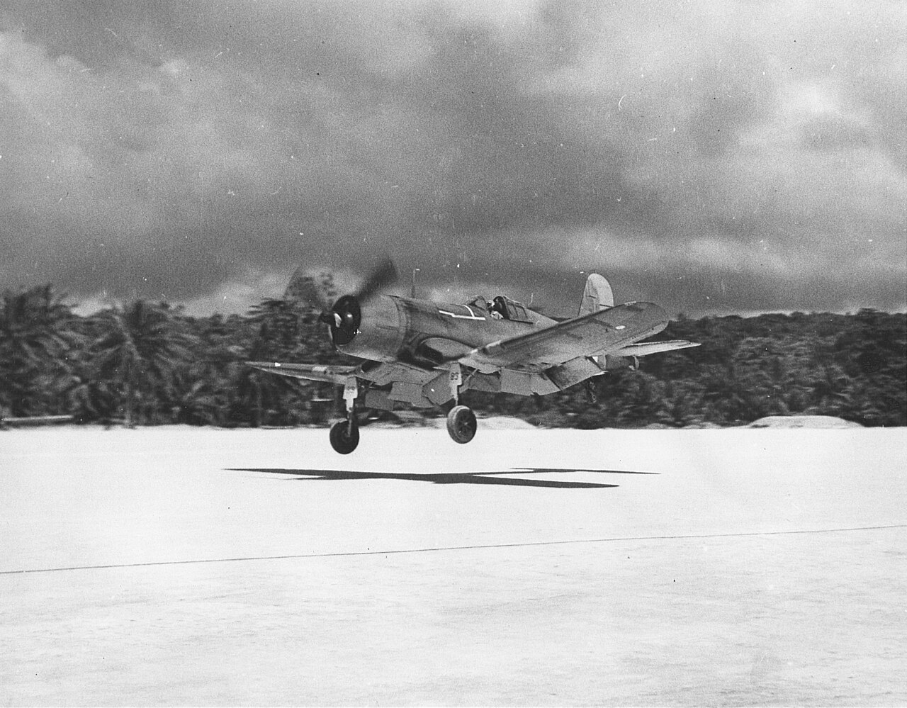 F4U Corsair del VMF-214 en Espíritu Santo F4U Corsair del Escuadrón Oveja Negra VMF-214