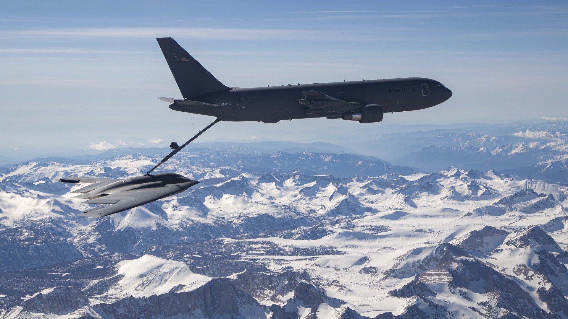 Aerei cisterna per il rifornimento in volo di Airbus e Boeing in gara per il modello KC-X.