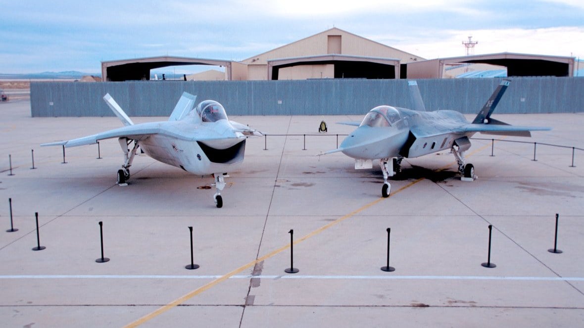 Competición JSF destacada x32-x35 Prototipos del Boeing X-32 y del Lockheed Martin X-35 Joint Strike Fighter, ambos en competición.