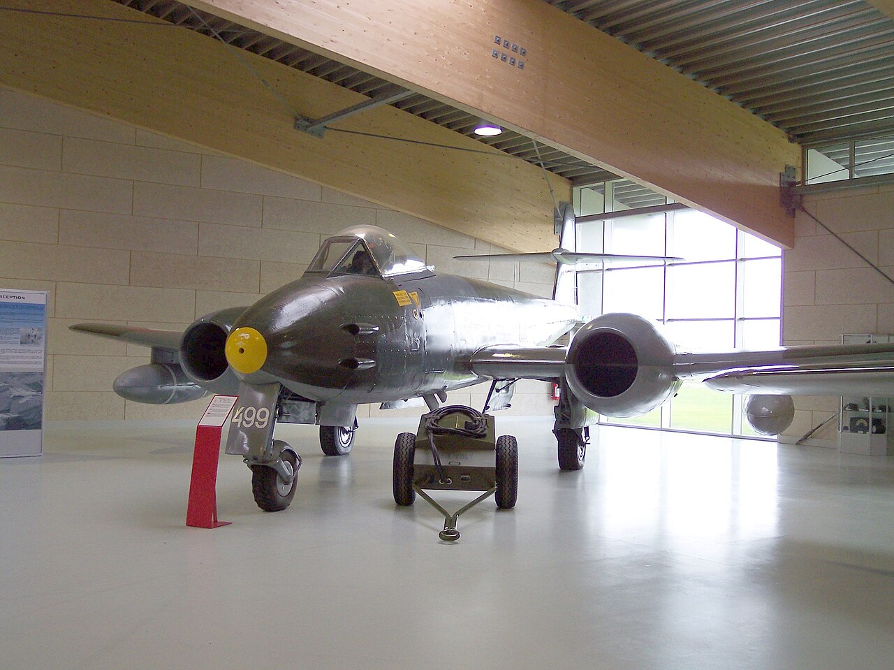 Un Gloster Meteor F.8 de modelo posterior en vuelo
