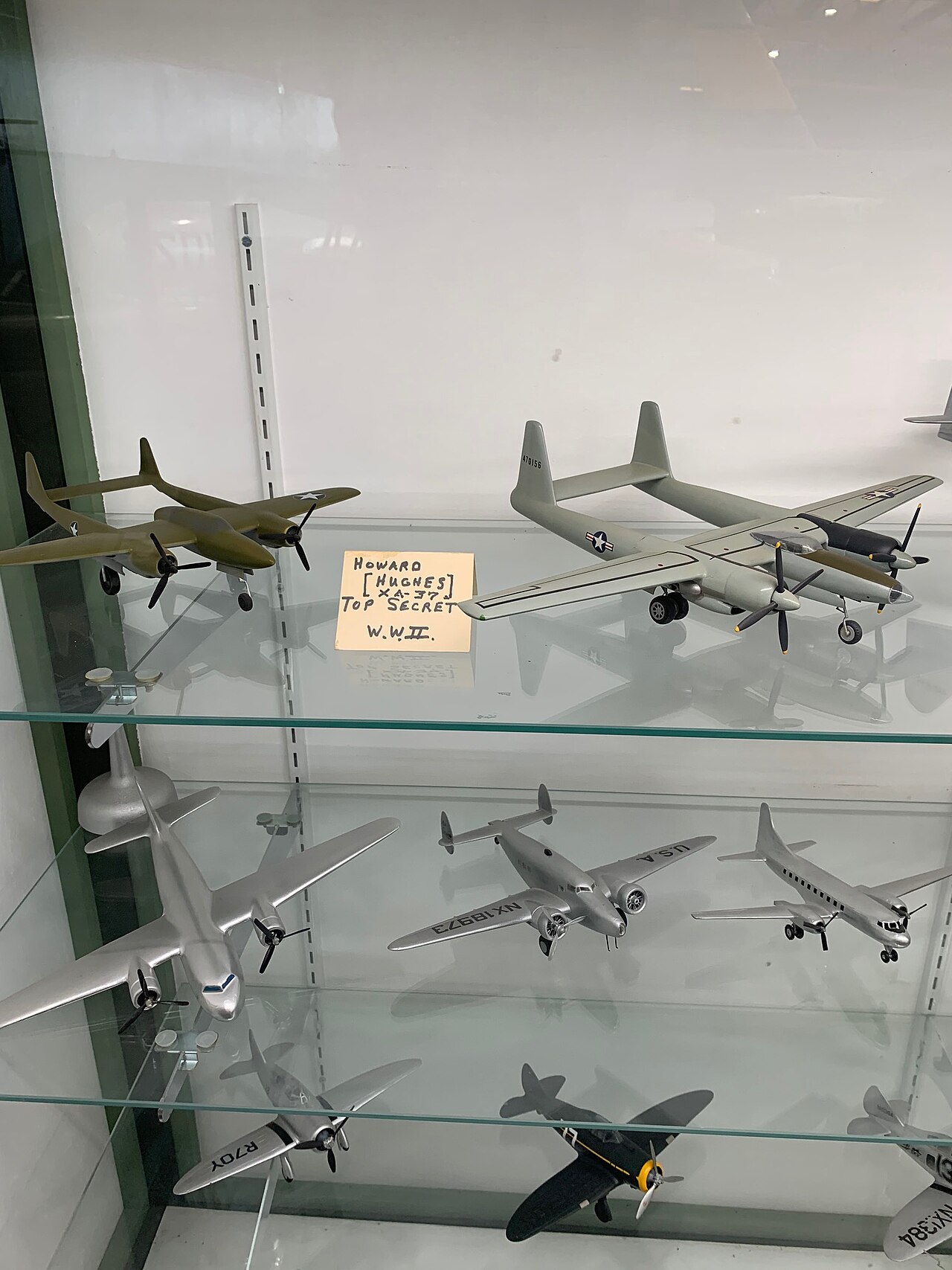 Modelle der Hughes D-2 und XF-11
