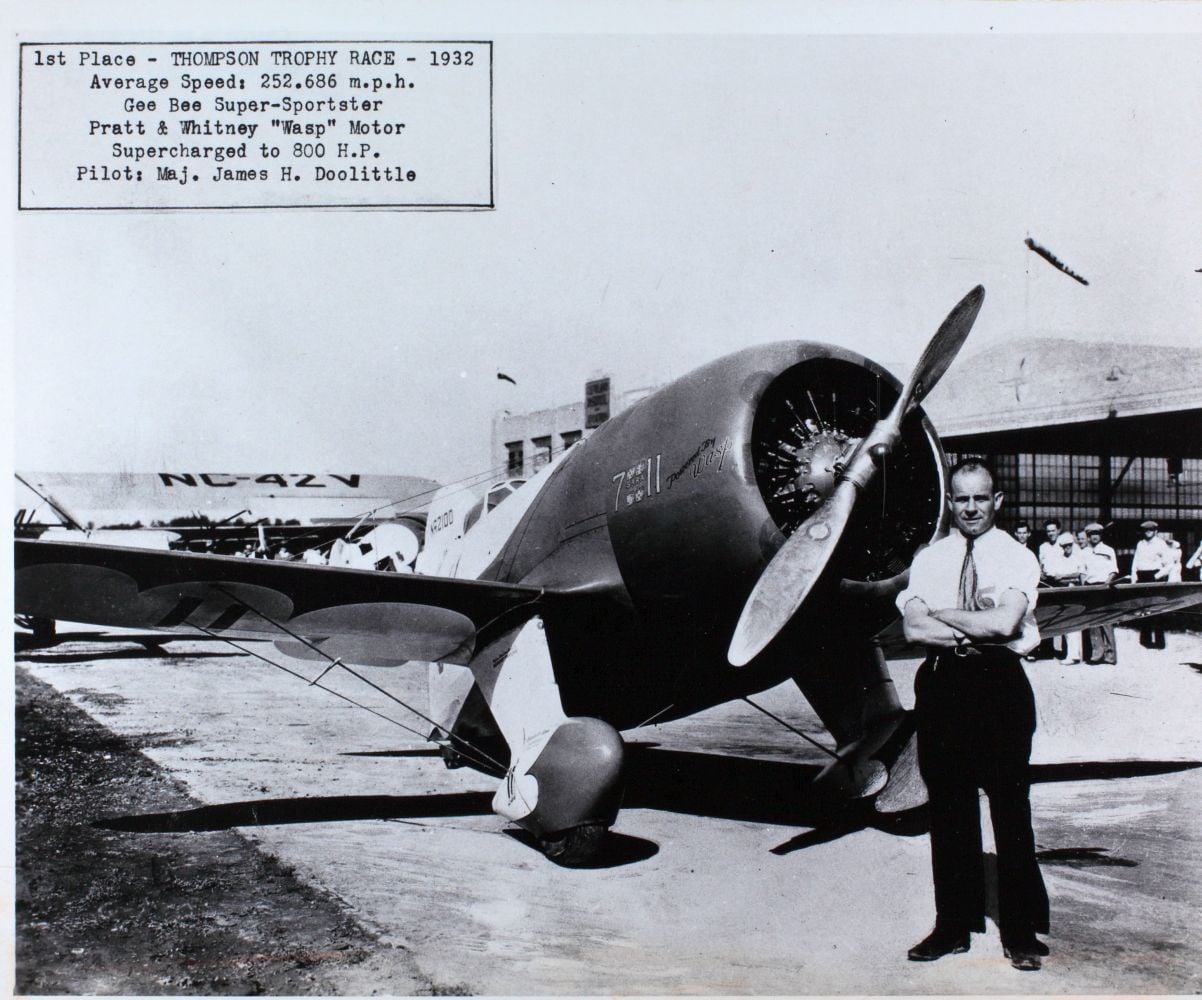 Jimmy Doolittle con el modelo Gee Bee R-1