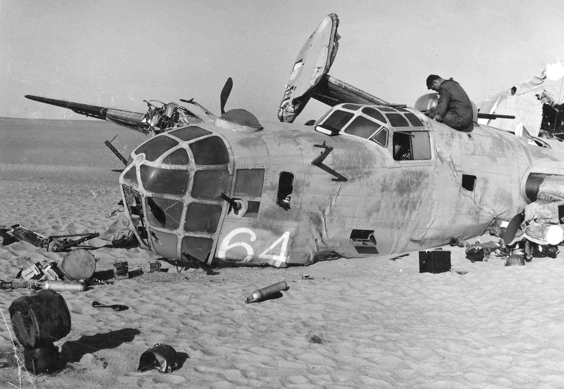 Bugsektion der abgestürzten B-24D Lady Be Good in der libyschen Wüste