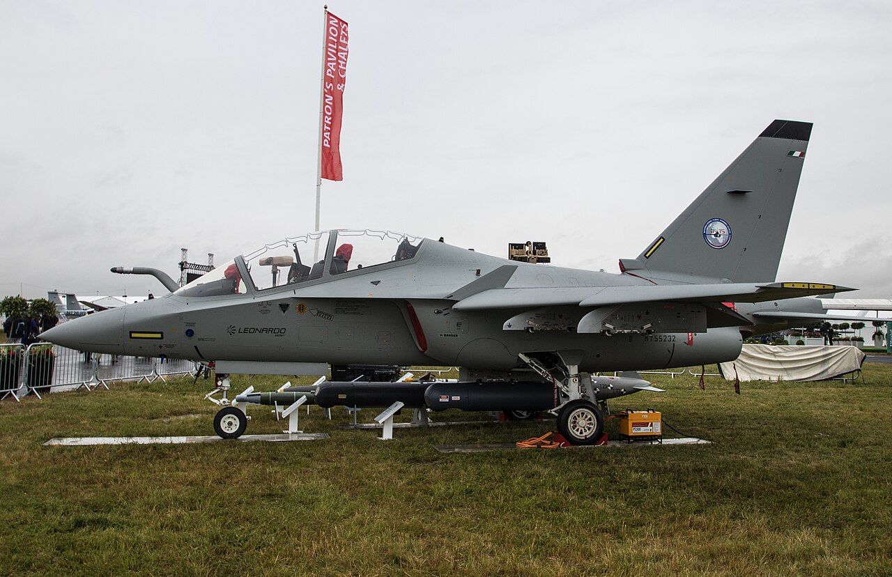 Leonardo M-346 Master leichter Jäger im Flug