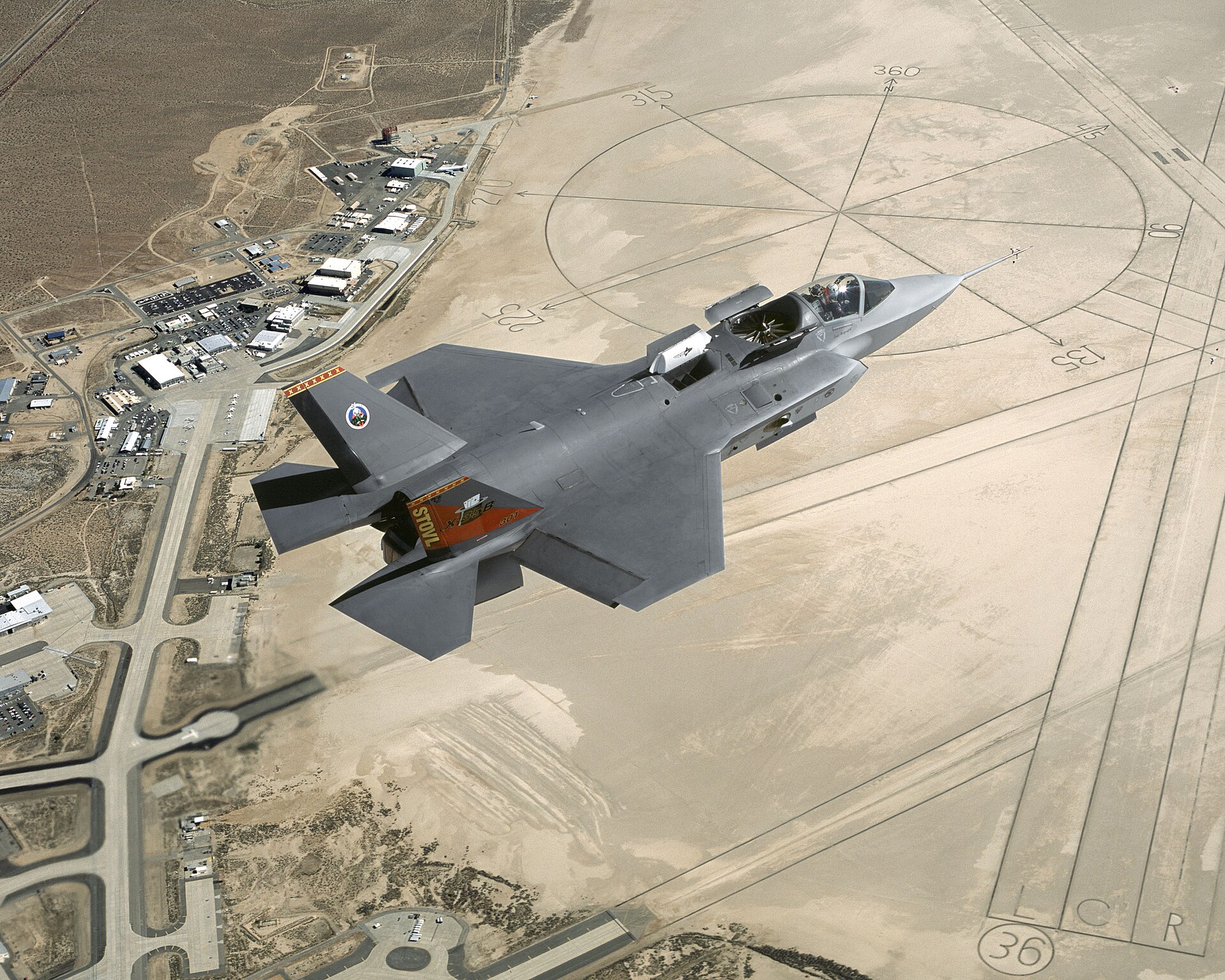 Demostrador del caza de ataque conjunto X-35B de Lockheed Martin en la base aérea Edwards.