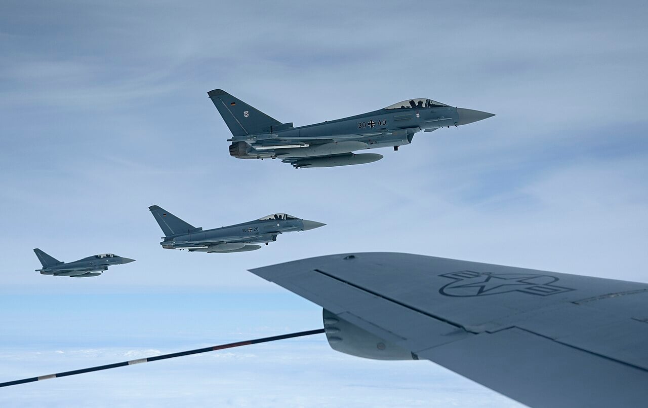 Eurofighter Typhoon della Luftwaffe tedesca in formazione