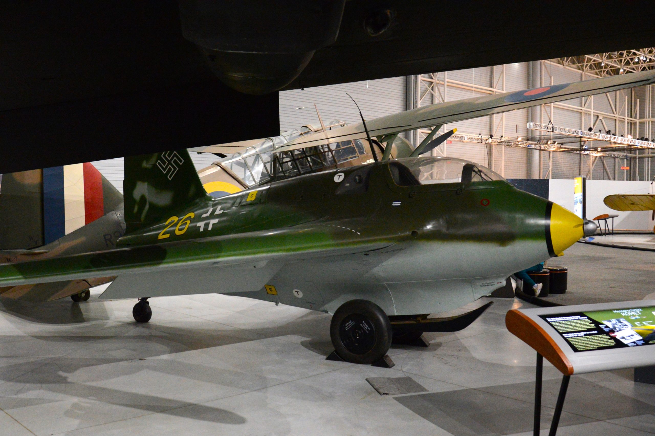 Il Me 163 Komet esposto in un museo.