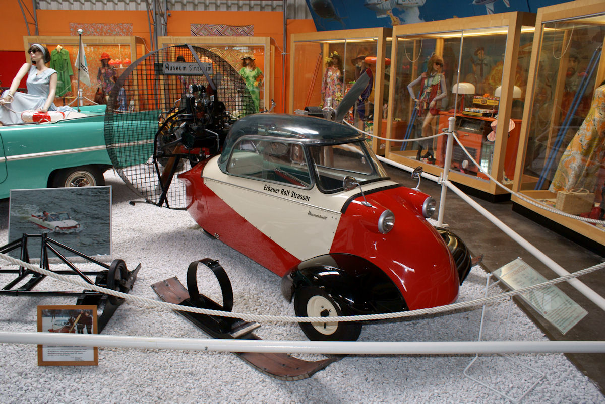 Un Messerschmitt KR200 Kabinenroller con la sua cupola a bolla