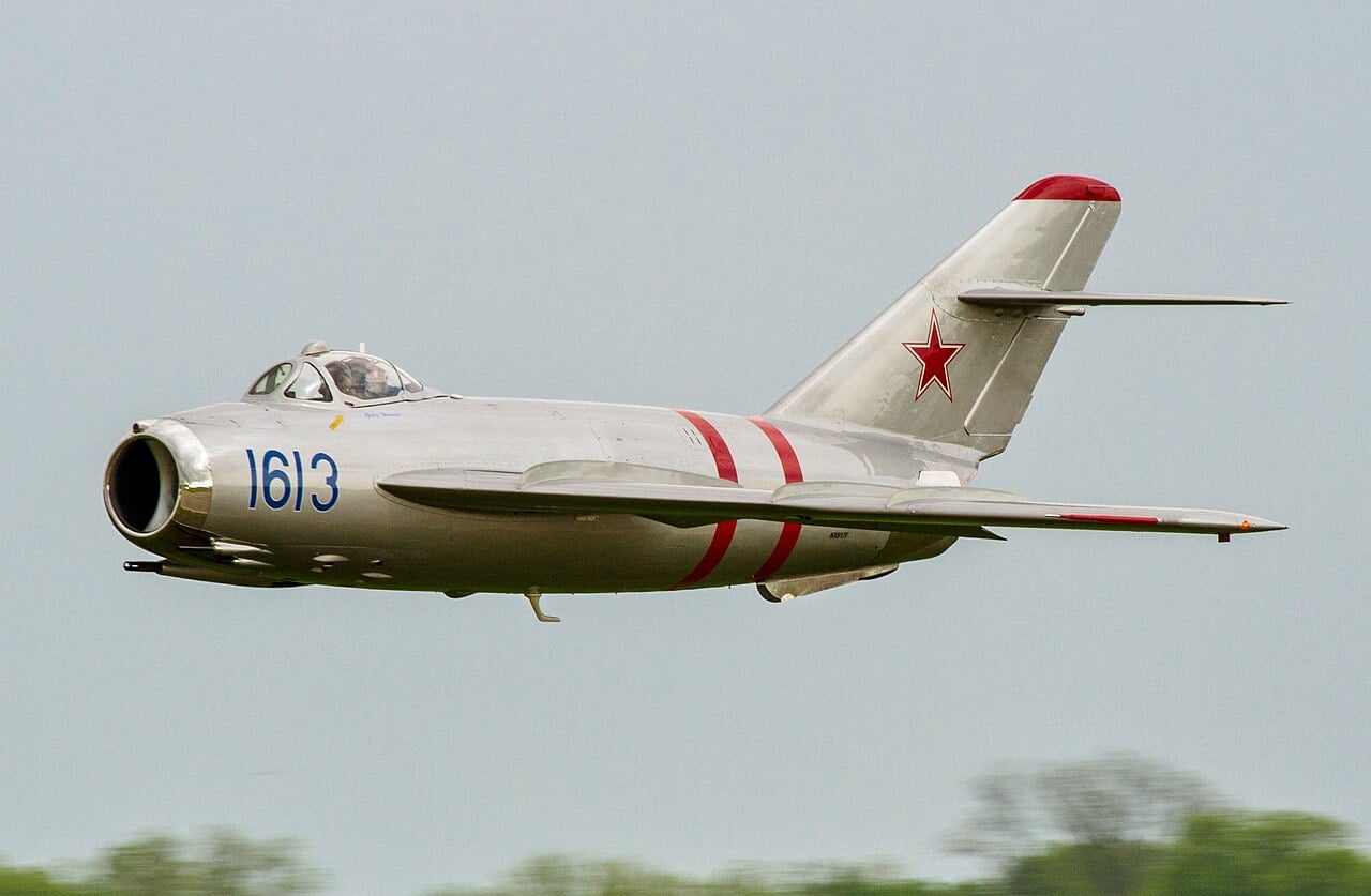 Mikoyan-Gurevich MiG-17 in volo