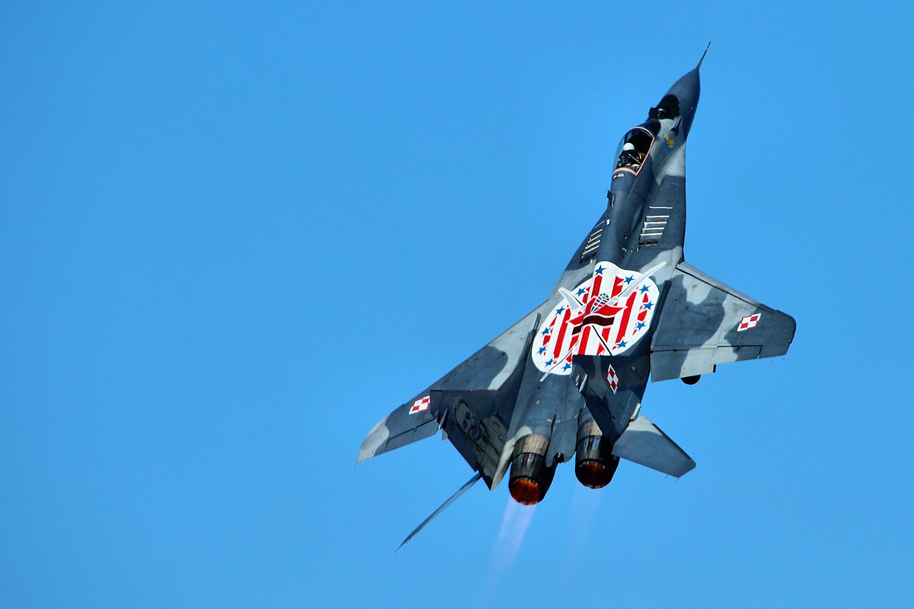 MiG-29 Fulcrum en vol Un MiG-29 Fulcrum de l'armée de l'air polonaise en démonstration de vol