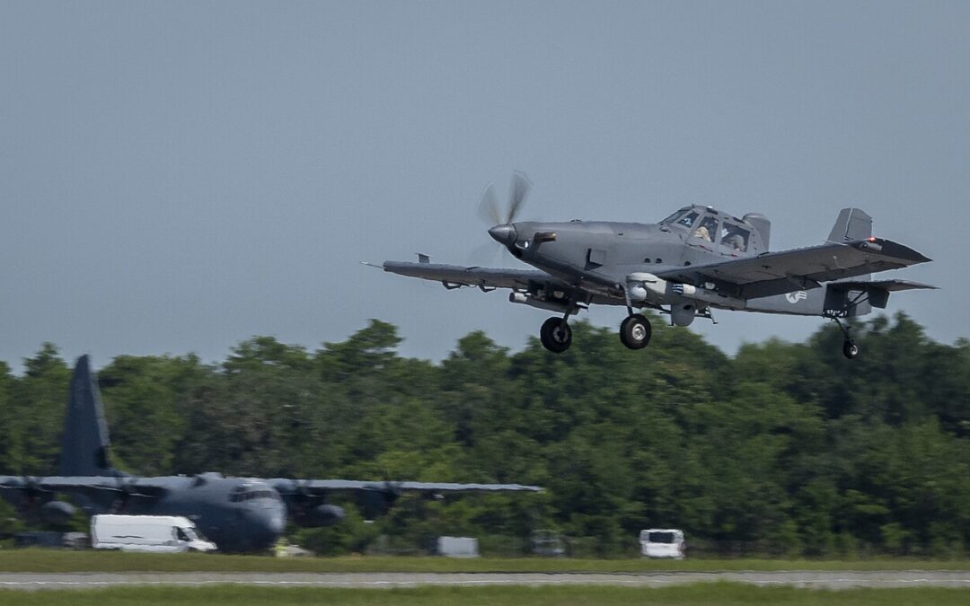 L'aereo OA-1K Skyraider si è schiantato dopo che il pilota ha interrotto per errore l'afflusso di carburante.