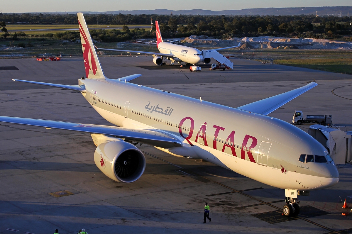 Qatar Airways Boeing 777-200LR at Perth Airport