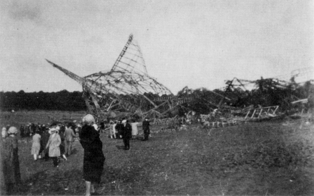 I resti scheletrici dell'R101 vicino a Beauvais. L'impatto fu lento e non causò la morte di 48 delle 54 persone a bordo; fu l'incendio di idrogeno a provocare l'uccisione di queste 48.