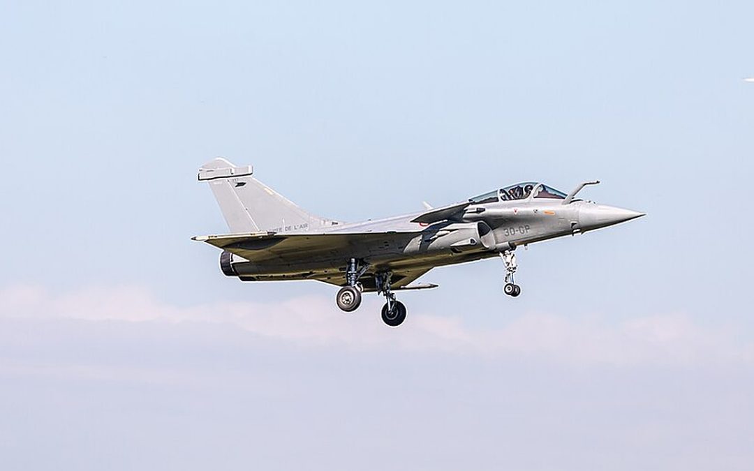 Francia compromete 16 Rafale a Ucrania