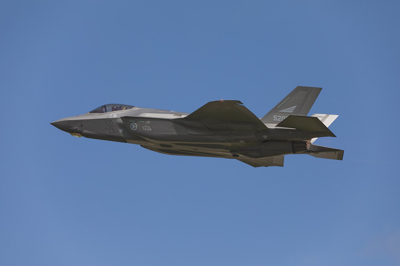 Un F-35A Lightning II de la Force aérienne royale norvégienne en vol