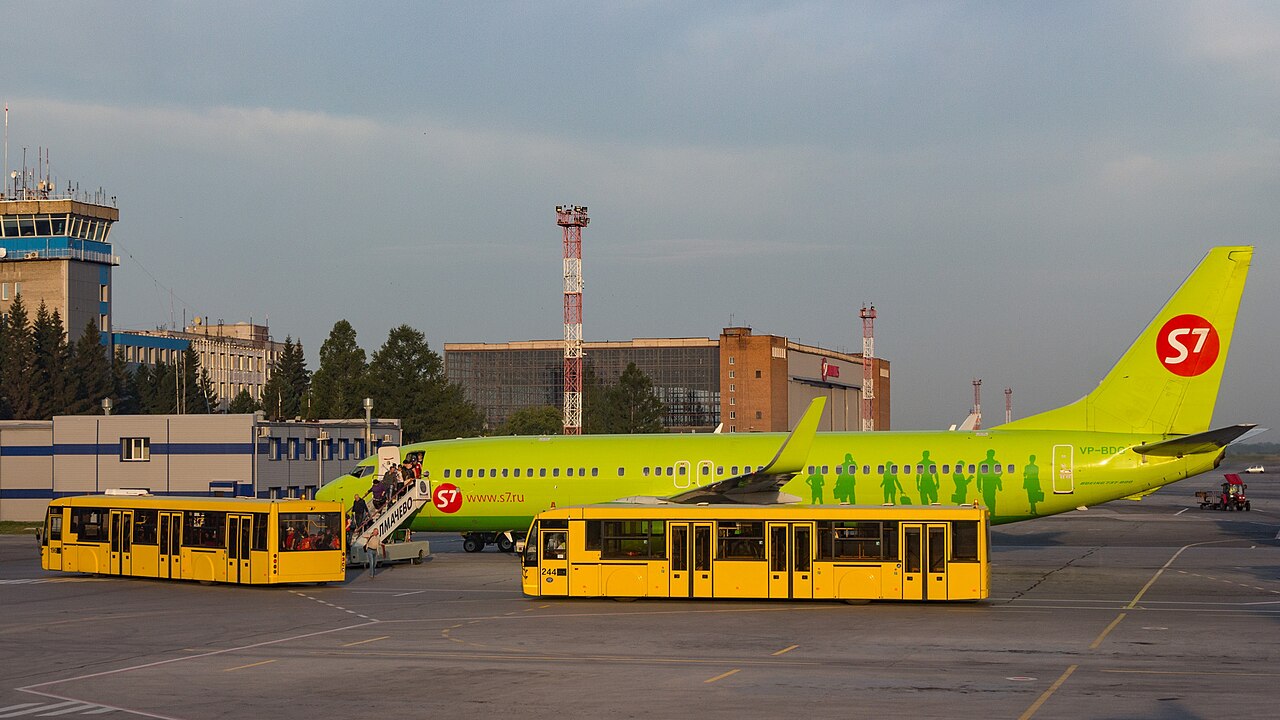 s7-airlines-boeing-737-800-tolmachevo-novosibirsk Boeing 737-800 della S7 Airlines all'aeroporto di Tolmachevo a Novosibirsk.