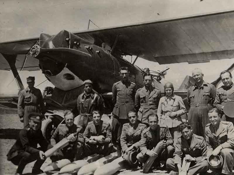Sabiha Gokcen and colleagues with a Breguet 19