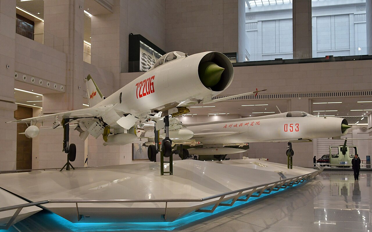Chasseur Shenyang J-8