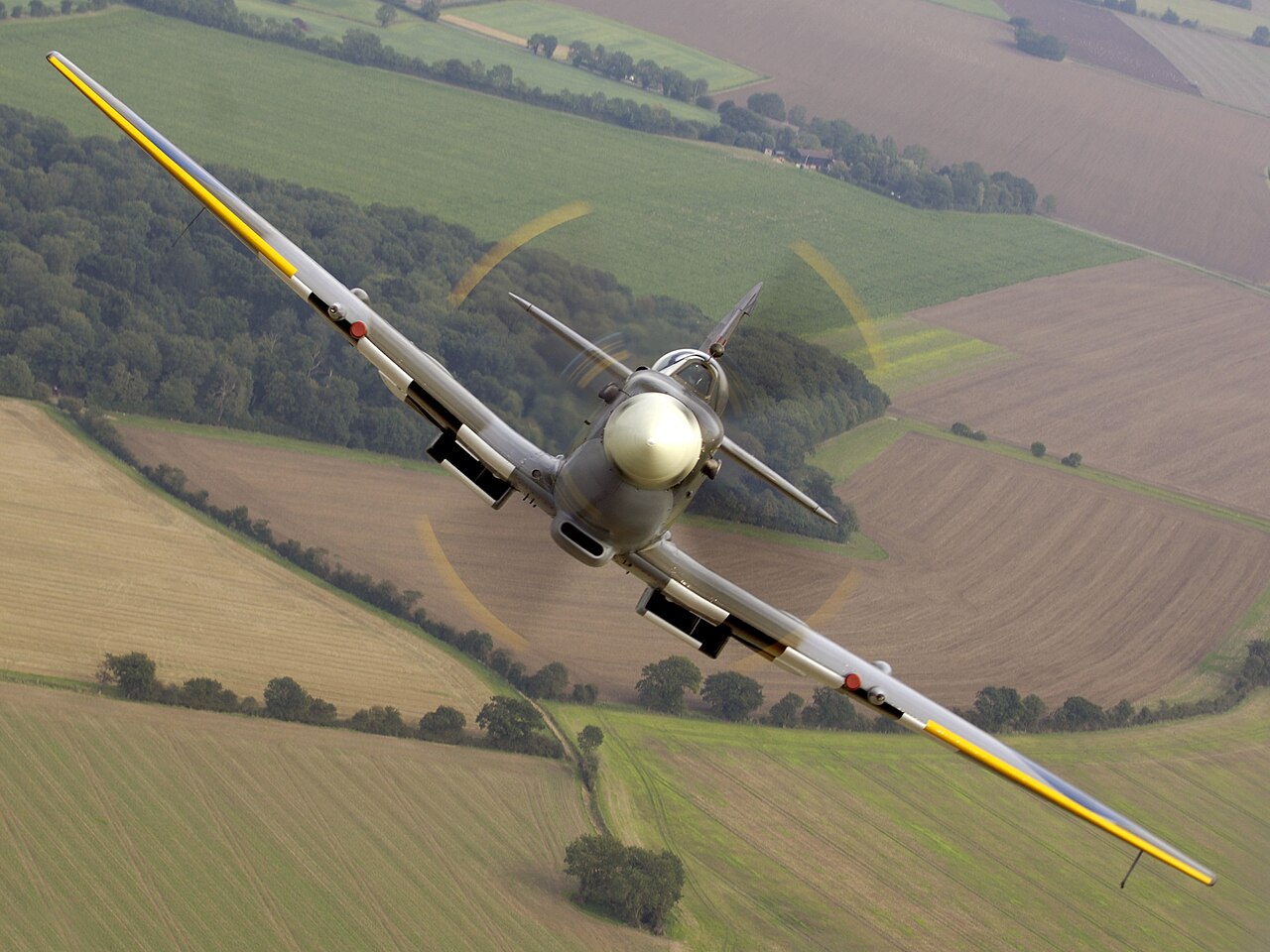 Eine Supermarine Spitfire im Flug Eine Supermarine Spitfire, der Jagdflieger, den Bader in der Luftschlacht um England flog.