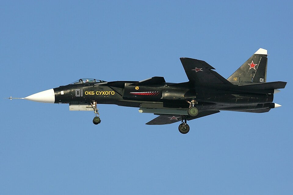 The sole Su-47 Berkut in flight, its forward-swept wings unmistakable (MAKS, 2008). Photo: Dmitry Pichugin / Wikimedia Commons