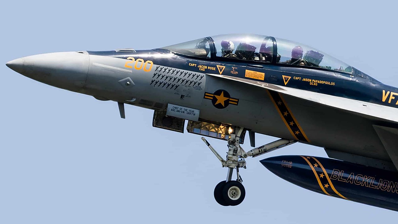 VFA-213 Super Hornet Missionsmarkierungen VFA-213 CAG F/A-18F mit Missionsmarkierungen