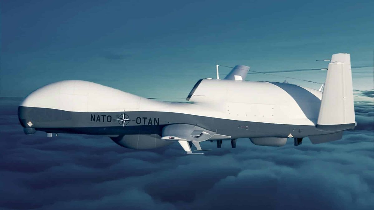 Representación del MQ-4C Triton con la librea de la OTAN