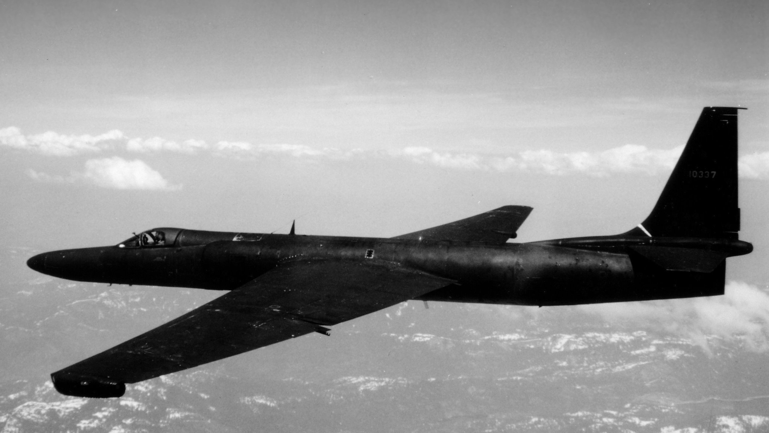 u2-dragon-lady-in-flight-featured El Lockheed U-2 Dragon Lady en vuelo, del tipo que Rudolf Anderson pilotó sobre Cuba.