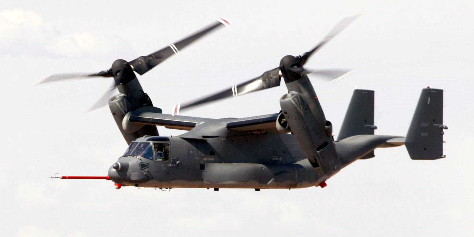Aeronave de rotor basculante V-22 Osprey en vuelo