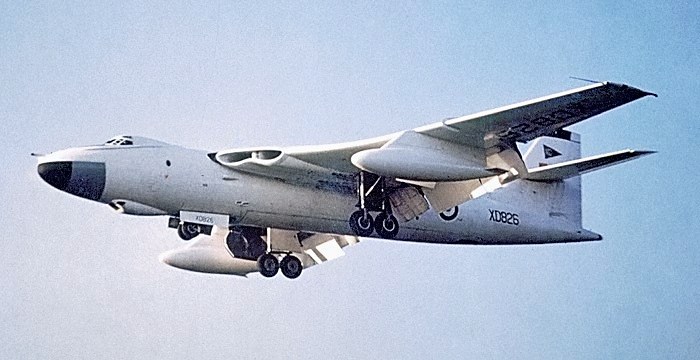 Vickers Valiant anti-flash white V-bomber XD826 in flight at Filton, 1961