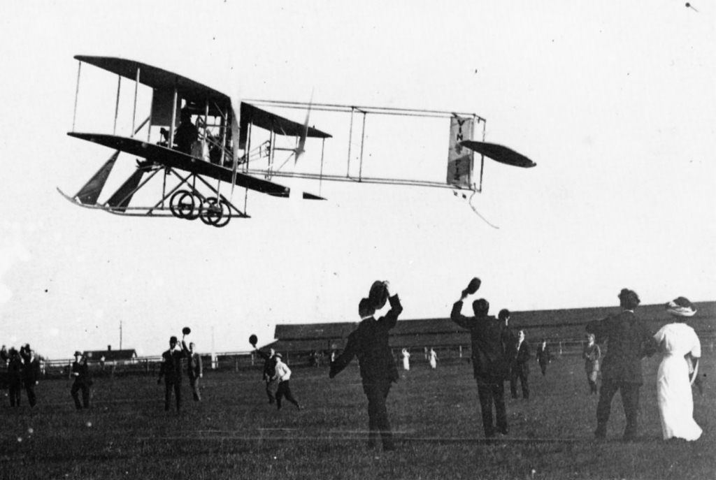 The Vin Fiz lifts off from the Sheepshead Bay racetrack in Brooklyn on 17 September 1911, trailed by a special three-car train carrying spares, mechanics, and Rodgers’ family.