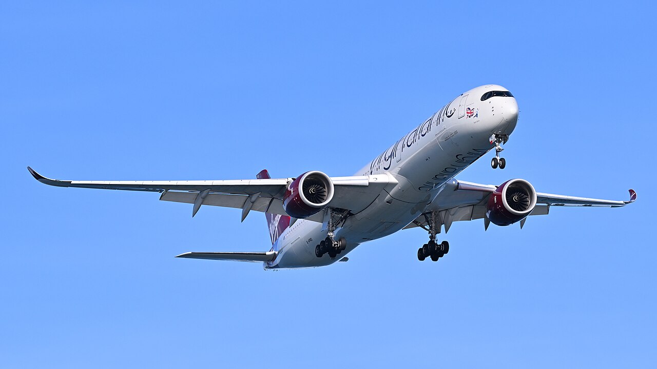 Un Airbus A350-1000 della Virgin Atlantic in fase di avvicinamento finale.
