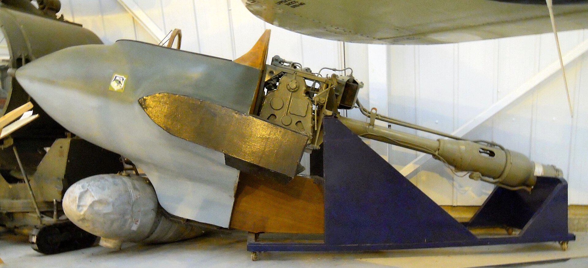 Motore a razzo Walter HWK 109-509 con cabina di pilotaggio fittizia del Me 163 presso la Shuttleworth Collection