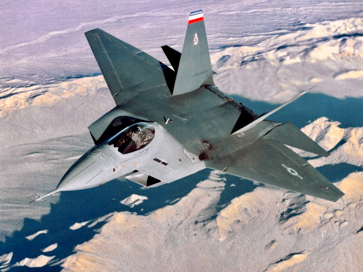 Lockheed YF-22 Prototyp im Flugtest auf der Edwards Air Force Base im Jahr 1991