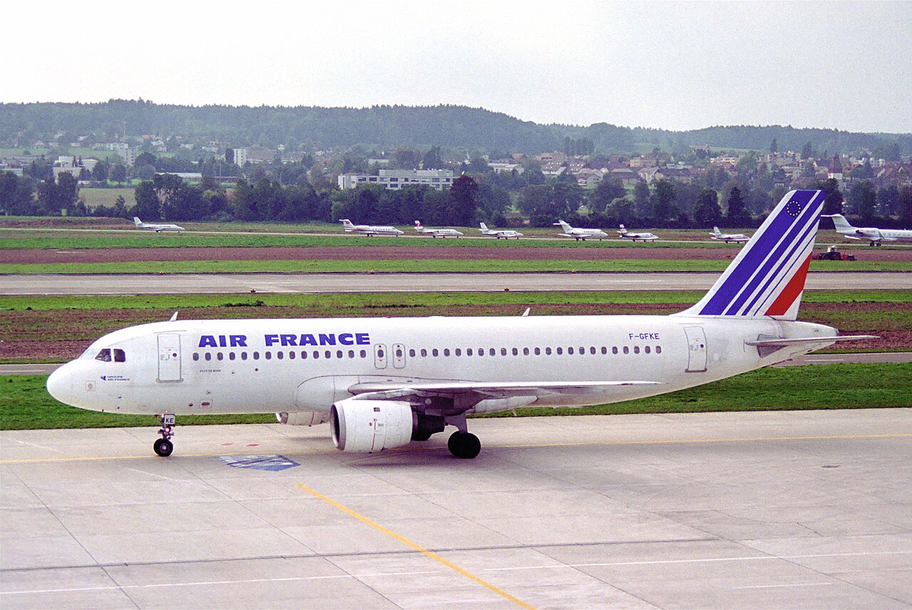 Un Airbus A320 dei primi modelli di Air France.