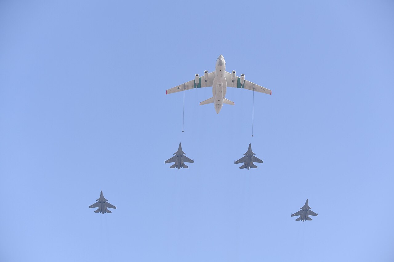Ravitaillement en vol d'un Su-30 algérien