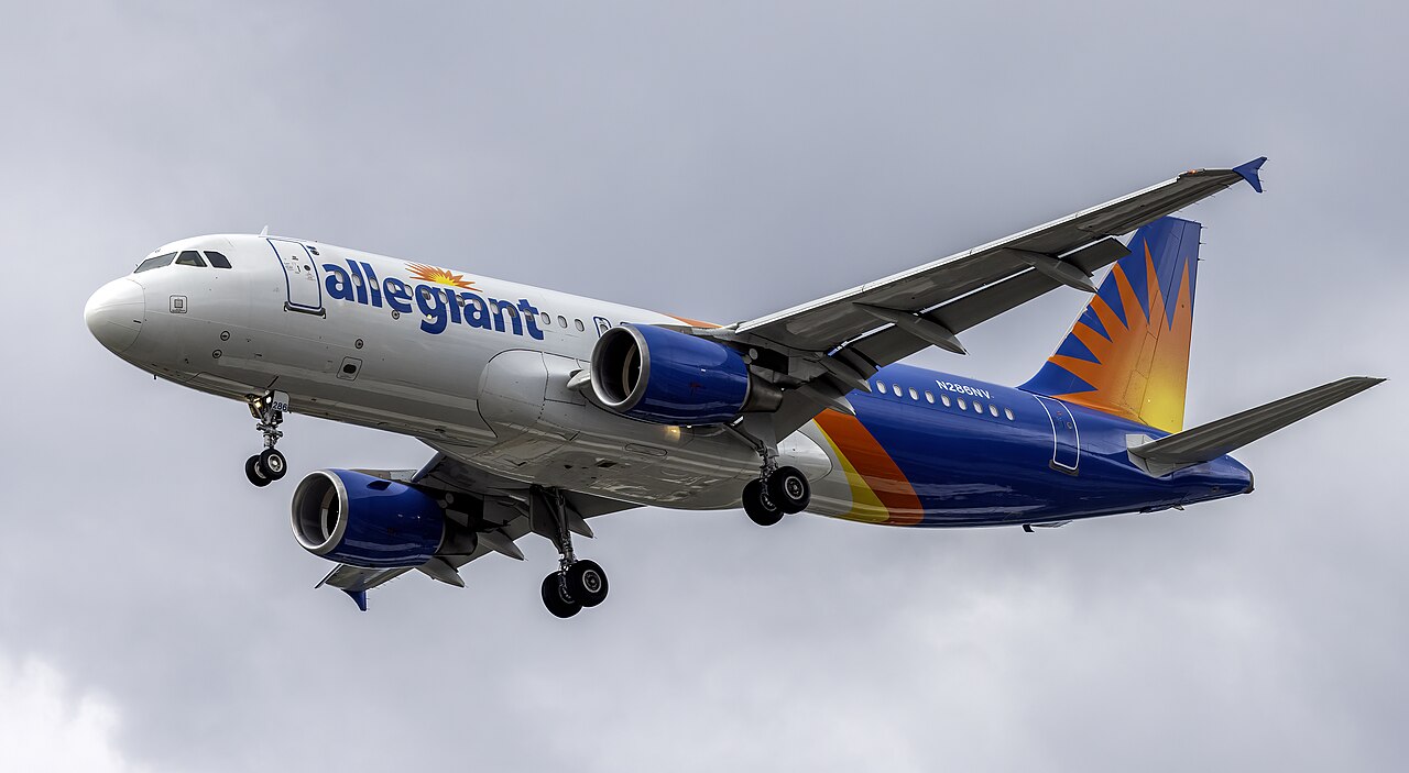 Allegiant Airbus A320 on approach
