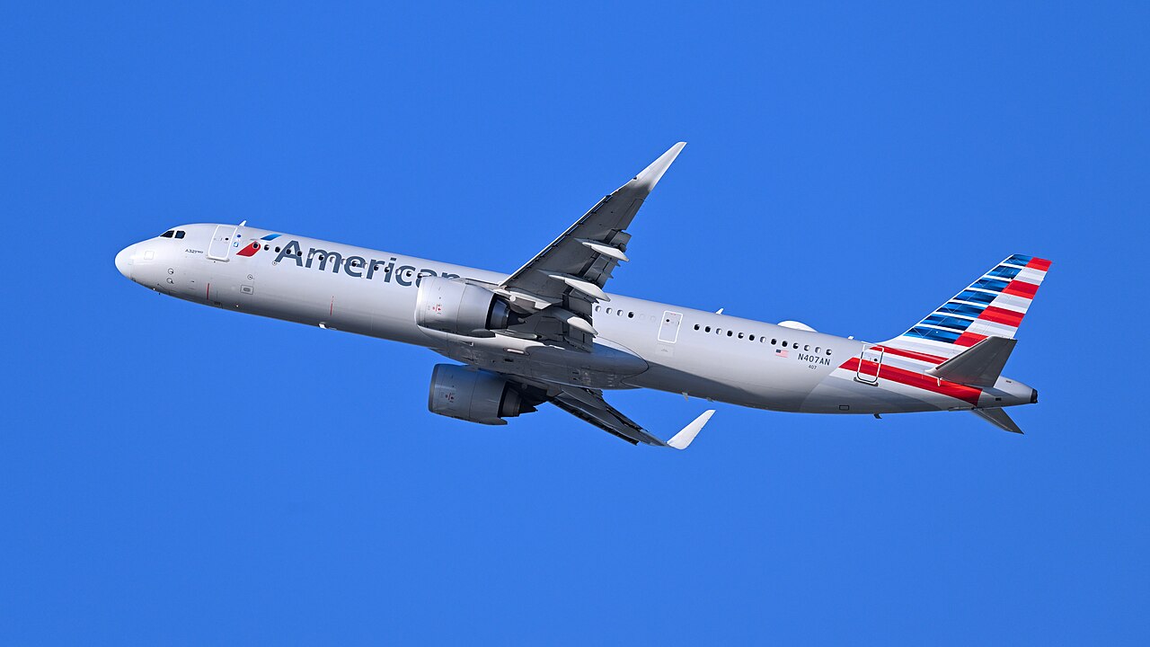 American Airlines Airbus A321neo steigt ab