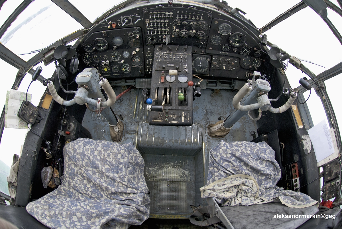 Antonov An-2 cockpit and instrument panel