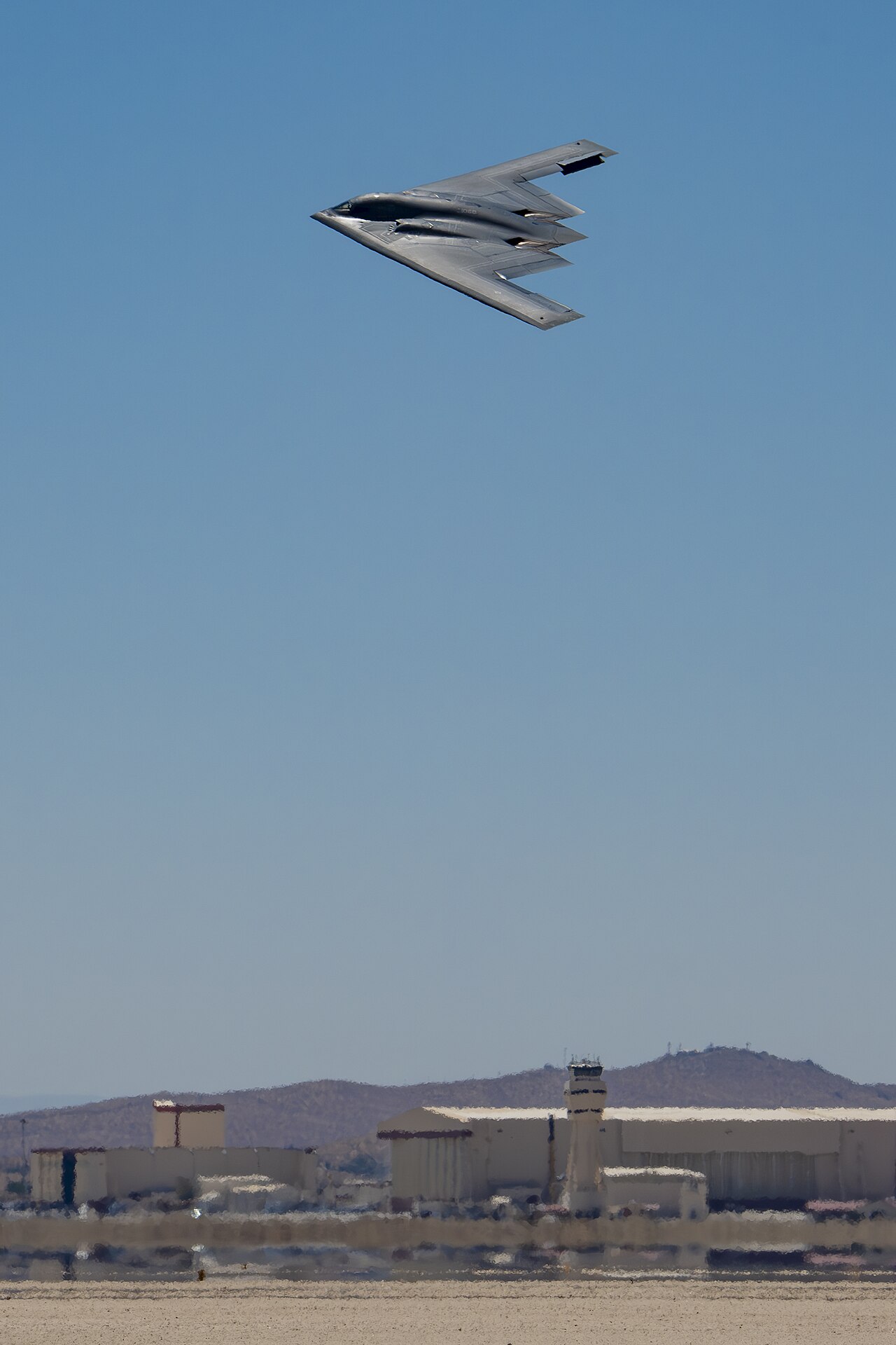 Un bombardiere stealth B-2 Spirit in volo